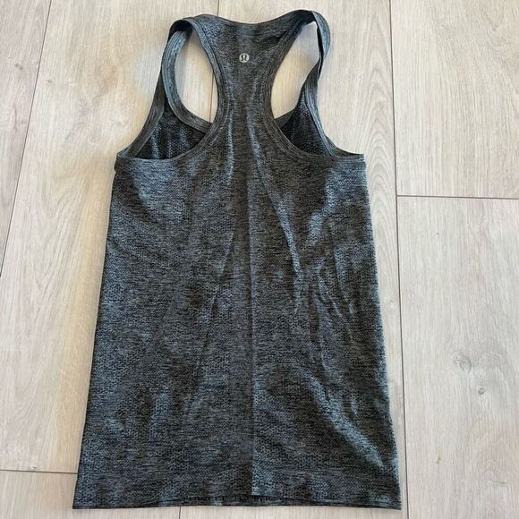 Lululemon women’s tank top size 2 - Picture 2 of 5